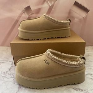 Slip Classic Ultra Mini BootChestnut (Women's)